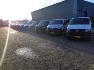 Bussen van De Groot Verhuur op het terrein